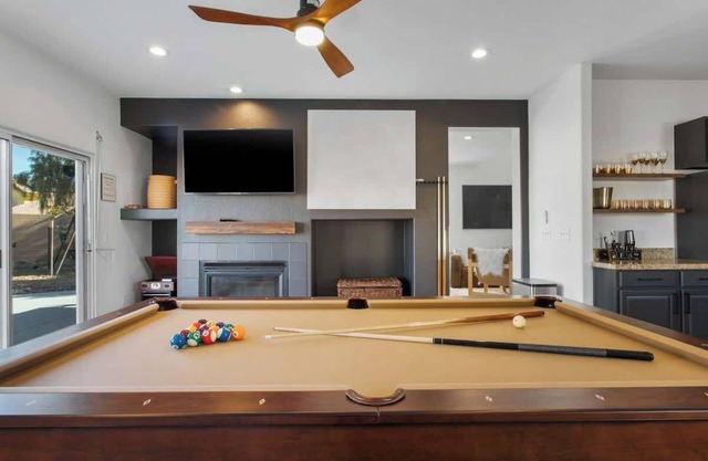 Refined 5BR Vegas Home w/Pool, Spa, & Pool Table