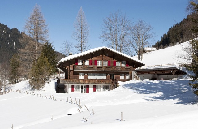 Refined and spacious chalet nearby Gstaad