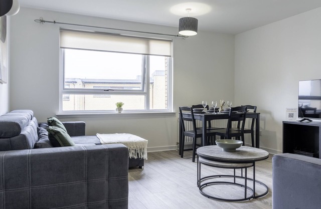 Refreshing Modern Apartment in Glasgow