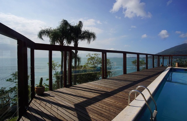 Refuge with panoramic views of the south of Florianópolis Island