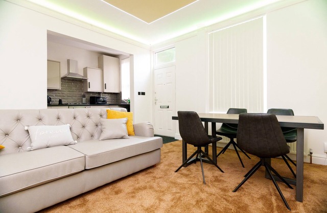 Refurbished 3-bed house in superb location, Leeds