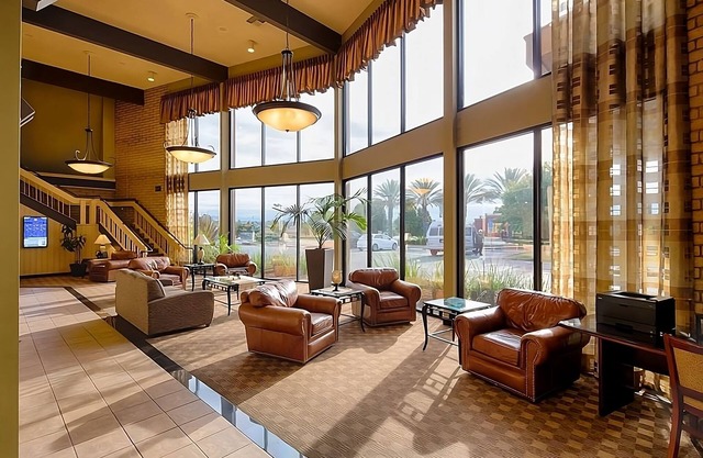 Relax and Recharge! Outdoor Pool, Pets Allowed Close to Sundial Bridge!