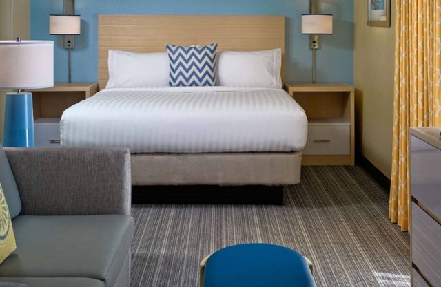 Relax and Unwind! Outdoor Pool, Pets Allowed, Near Fire Museum of Memphis!