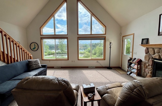 Relax at Bear Hug House on Bear Lake Manawa Wi.– Private Pond & Easy Lake Access