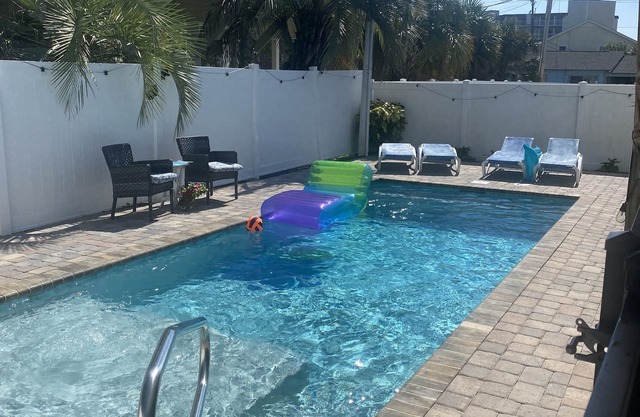 Relax by stunning pool at you cozy beach villa, pets ok