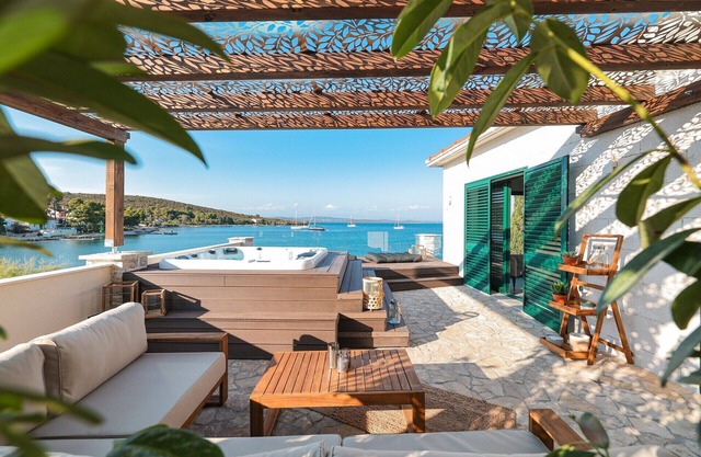 Relax in a comfortable villa in a quiet town on the Adriatic Sea