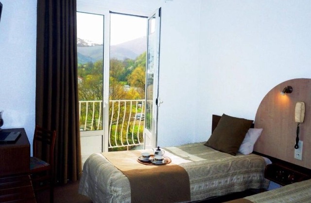 Relax in Comfort, Pet-Friendly, Free Parking, Onsite Restaurant, Scenic Views!