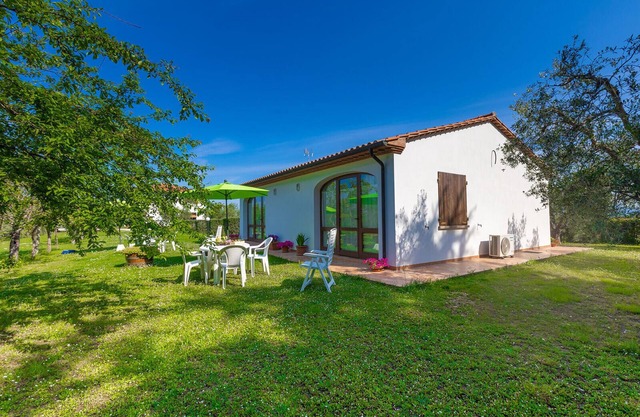 Relax in the countryside a few kilometers from the sea
