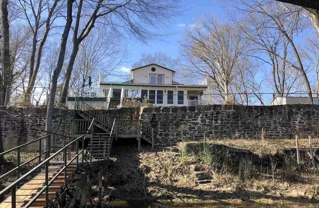 Relax on the edge of Little Red @ Griffin Little Red River Cabin