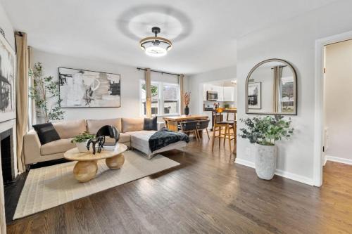 Relax & Play - 4BR Home with Game Room for Family & Outdoor Area