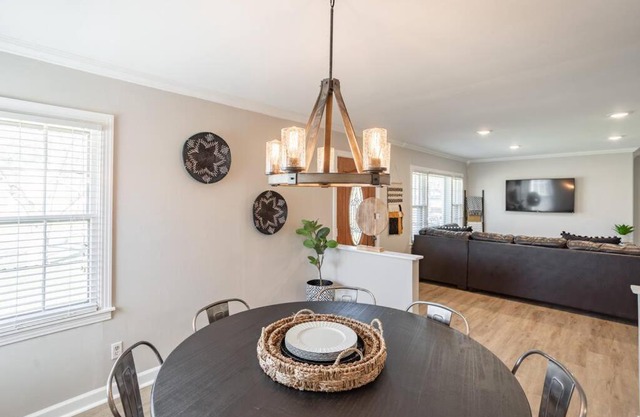 Relax & Unwind - Downtown Huntsville (Sleeps 10)