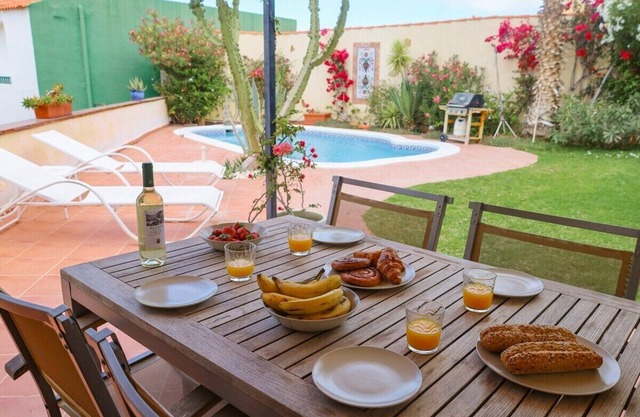 Relax View, Los Menores