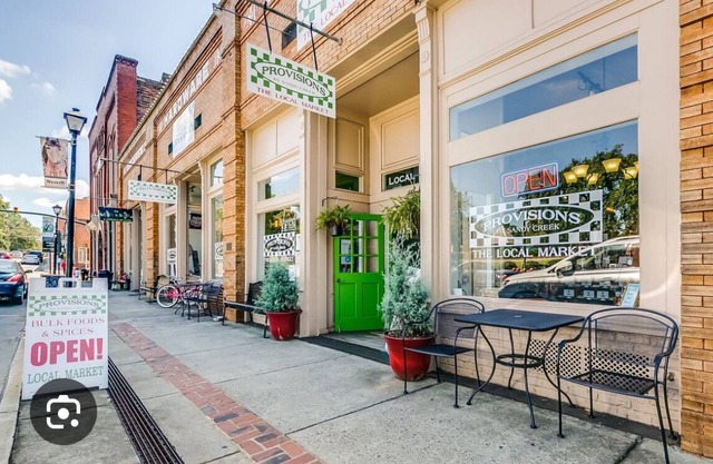 Relax with our Spacious 5-bedroom house w a Beautiful Sunroom in charming Waxhaw