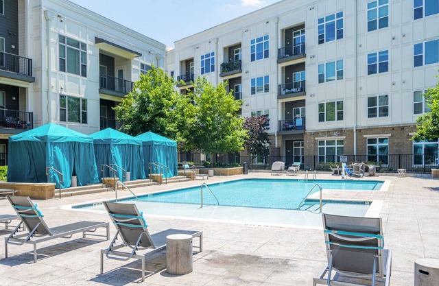 Relaxing 1BR w Pool Gym Parking Top Location