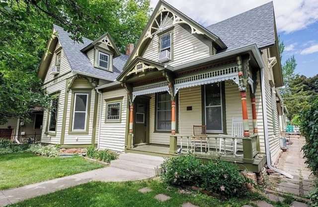 Relaxing 2 bedroom retreat private patio