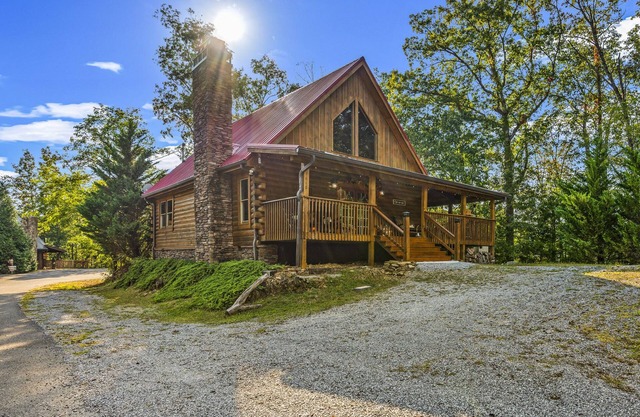 *Relaxing 2BDR Getaway! HOT TUB + Arcade + XBox*