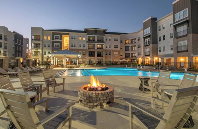 Relaxing 2BR/2BA Gated, Workspace, Pool, Near Redstone & Airport