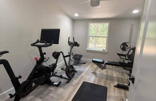 Relaxing 3-Acre Retreat minutes to the Gulf Coast