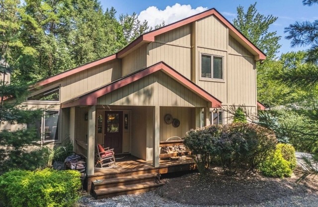 Relaxing and Spacious getaway in Lake Naomi