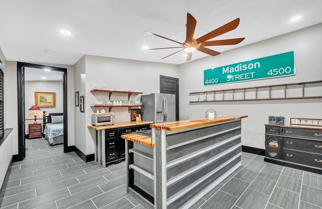 Relaxing at the Spacious Madison for Traveling Professionals