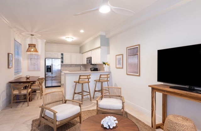 Relaxing Bay Front Villa Ideal For Romantic Couple Beach Getaway | Free Park