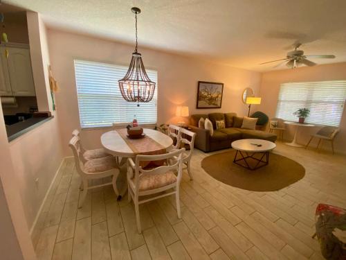 Relaxing beach getaway just steps to the shore