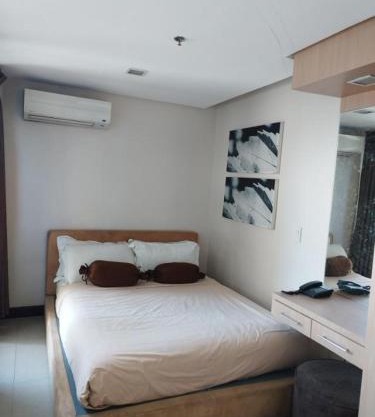 Relaxing Big Studio Bedroom