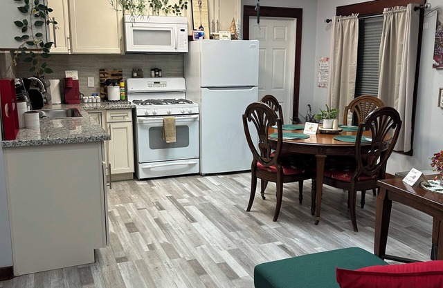 Relaxing Cabin centrally located for visiting National Parks,Wineries,S.F. &more