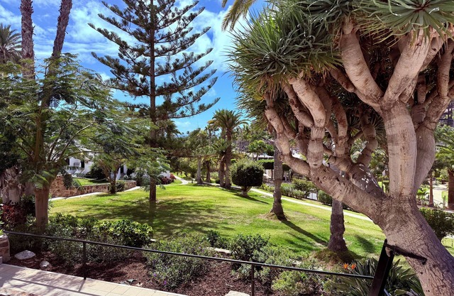 Relaxing sun trap in Aquamarina resort - 4 minutes walk to Anfi Del Mar beach,