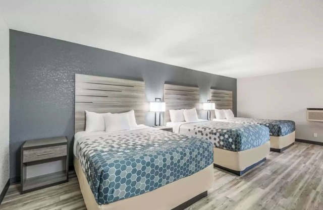 Relaxing Family Ready Room Near Downtown | Free Onsite Parking