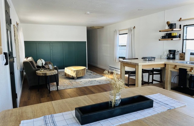 Relaxing farm suite getaway near Loveland!