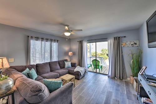 Relaxing Harbor Island Condo Walk to the Beach!