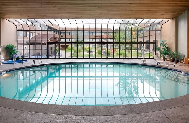Relaxing Hideaway! Pets Allowed, Swimming Pool, Quick Drive to Kidsports Park!