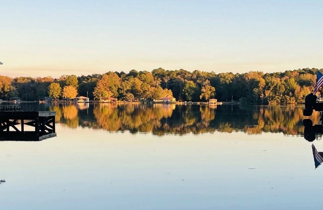 Relaxing lakeside getaway