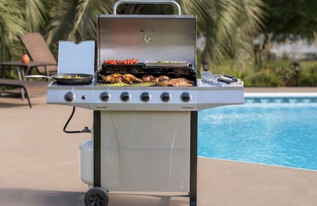 🏡 Relaxing Pool Paradise Near the Vegas Strip! 🌴☀️