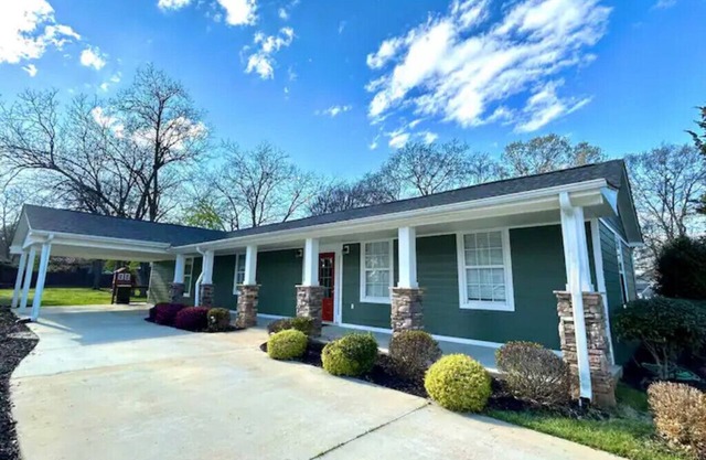 Relaxing Stay on Trade Street