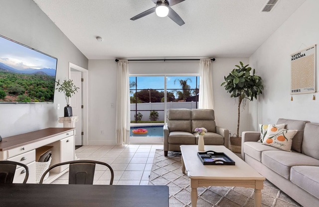 Relaxing Stay: Private Pool,King size master,Mins to Eateries, 15 to Attractions