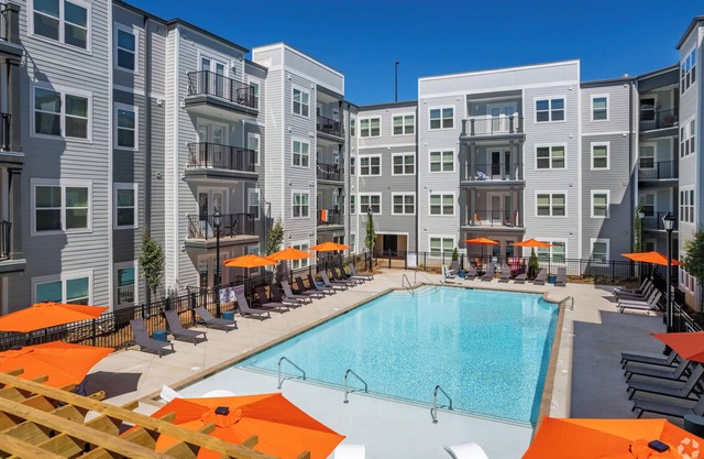 Relaxing Stay with Pool 5 Min from CU