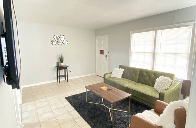 Relaxing Suite B- 2 minutes to Phoebe