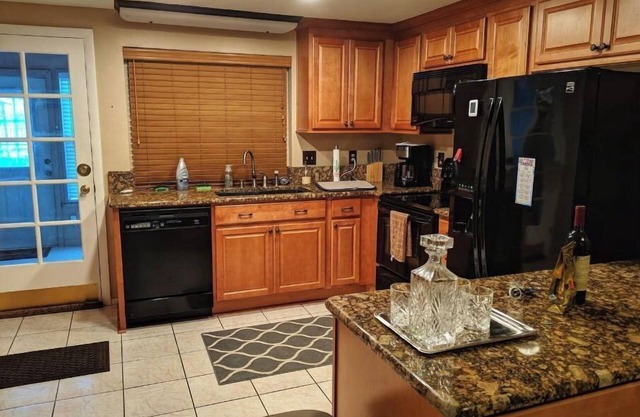 Relaxing townhome with pool and lake