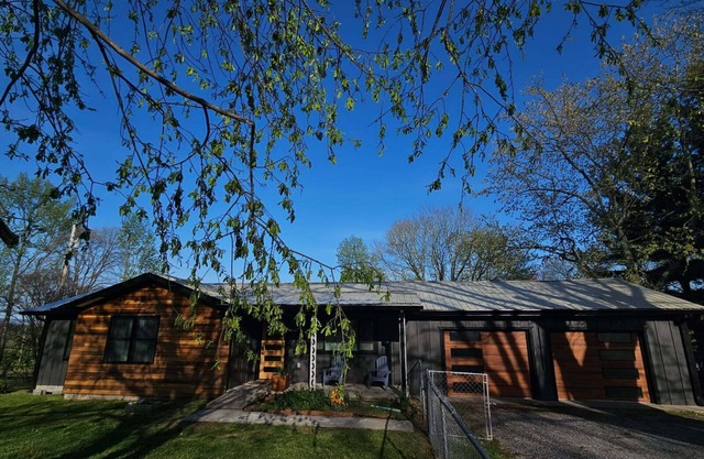 Relaxing, Upscale 2-bedroom Bungalow with Great View, Near Chattanooga