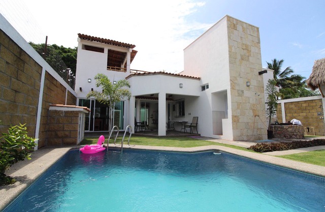 Relaxing Vacation house - 5 min from the beach!