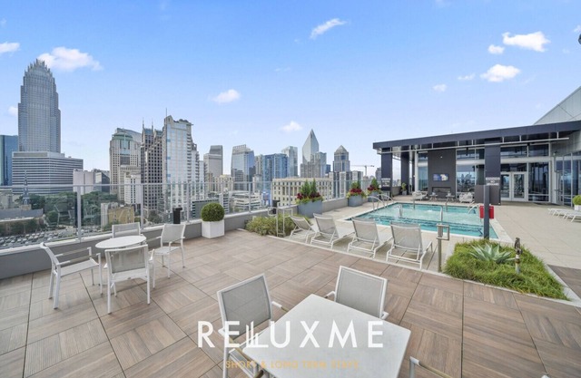 Reluxme|Uptown 2BR w/Hot Tub, Gym, Pools & Views