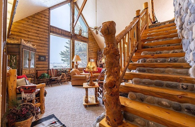 Remarkable views of Cody & the surrounding mountains, few mins to Downtown Cody.