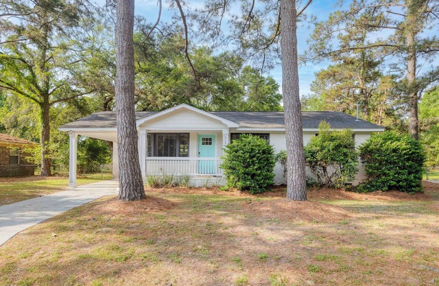 Remleys Row- mins to Shem Creek and dtwn chs