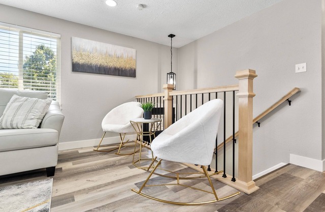 Remodeled and Furnished Home/Near Stores/6 guests