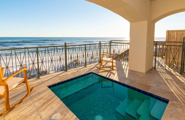 Remodeled Beachfront⛵️⛵️Frangista's Finest 5BR😎EV Charger🐠Splash Pool🦀Arcade Game