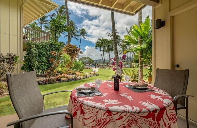 Remodeled Beachfront Condo - Lae Nani 211 - AC in Living Room & Bedroom
