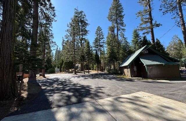 Remodeled Cabin on Large Flat Lot with Boat Large Parking Near Serene Meadow