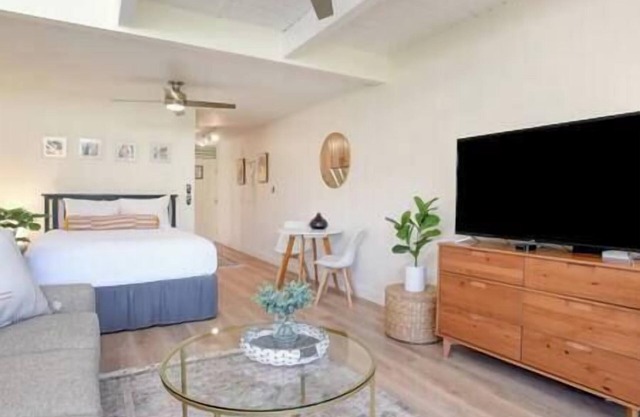 Remodeled ground floor Kihei studio with AC across from beachnn